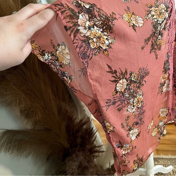Jolt Floral Kimono - Picture 3 of 3
